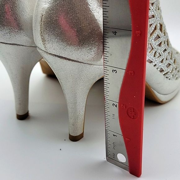 Like NEW Alex Marie Silver Metallic Heels with Rhinestones. SIZE 9M. S905 - Picture 7 of 8
